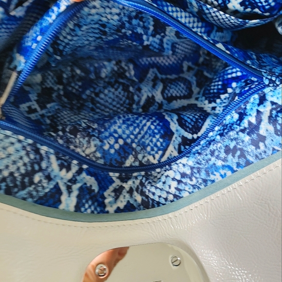 Longchamp White Patent Leather Shoulder Bag - Picture 9 of 16